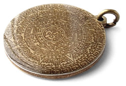 Indiánsky amulet. Aztécky slnečný kameň.