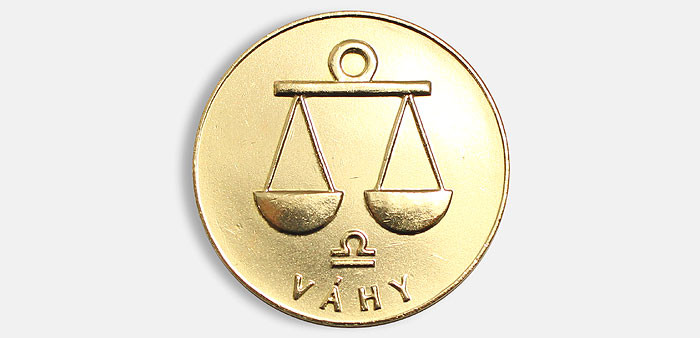 Lacný darček pre znamenie Váhy - ligotavá minca zverokruhu.