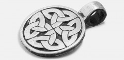 Keltský amulet štyri svetové strany pre nájdenie partnera.