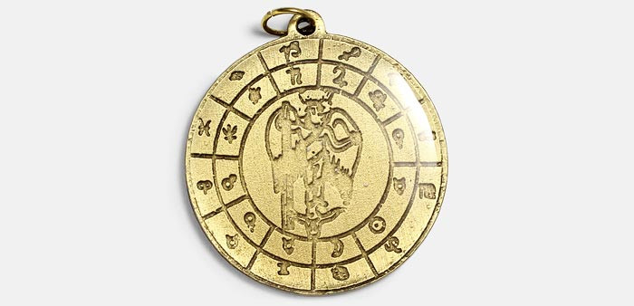 Starogrécky božský amulet bohyne Fanes pre dodržanie termínov a cieľov .